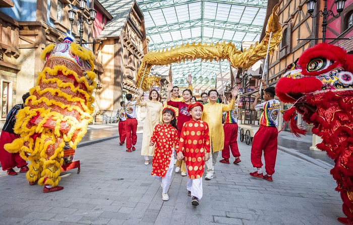 Tet in Vietnam brings festive colors, family gatherings, and vibrant temple scenes